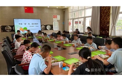 用心配餐，暖心陪餐｜荣达餐饮联合学校陪孩子们共赴每一顿安心午餐！